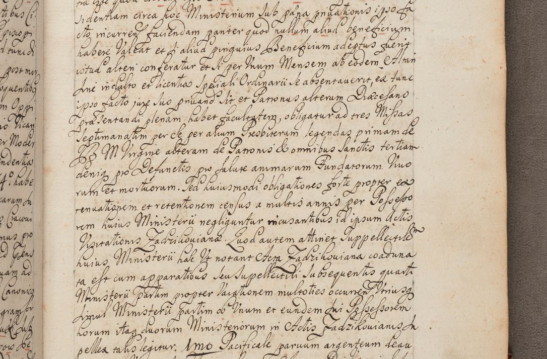 Zdjęcie nr 373 dla obiektu archiwalnego: In Nomine Domini Amen. ACTA VISITATIONIS. Externa sub Anno 1670 in Mense Julio incepta et in Augusto ac aliis Sequentibus eiusdem Anni mensibus per olim Illustrissimum ac Reverendissimum Dominum Andream Trzebicki Episcopum Cracoviensem in Cathedrali Ecclesia peractae, et successive per omnia et singula eiusdem Ecclesiae Sacella seu Capellas continuata atque ad hoc secundum volumen redacta et partim ob pestem Cracoviensem quadriennio grassantem partim ob alia legalia impedimenta quominus eadem Visitatio executa fuerit retardatae Demum morte praefati Illustrissimi et Reverendissimi Andreae Episcopi in Anno 1679 interveniente eadem Acta uti tam posthuma sub felici regimine Illustrissimi et Reverendissimi Domini Joannis Małachowski immediate in eundem Episcopatum succedentes ad effectum et finem executoris Authe. ordinaria in Anno 1682 sunt et fuerunt publicata, atque ideo illis omnibus et singulis quibus interest intimata.  VISITATIO Altarium Ecclesiae Cathedralis Cracoviensis infraspecificatorum circa translationem suorum ministeriorum et unionem Altaribus marmoreis ad quatuor columnas Ecclesiae sitis Anno Domini 1760 Die 17 Mensis Martij peracta. Perillustris Reverendissimus Dominus Hyacinthus Łopacki Canonicus Cathedralis et Archipresbyter Infulatus Cracoviensis Decanus Sandomiriensis a Celsissimo Illustrissimo Reverendissimo Domino Cajetano Ignatio Sołtyk Dei et Apostolicae Sedis Gratia Episcopo Cracoviensi Duce Severiae ad infrascripta delegatus per instrumentum tenoris sequentis ...