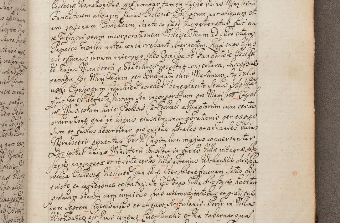Zdjęcie nr 370 dla obiektu archiwalnego: In Nomine Domini Amen. ACTA VISITATIONIS. Externa sub Anno 1670 in Mense Julio incepta et in Augusto ac aliis Sequentibus eiusdem Anni mensibus per olim Illustrissimum ac Reverendissimum Dominum Andream Trzebicki Episcopum Cracoviensem in Cathedrali Ecclesia peractae, et successive per omnia et singula eiusdem Ecclesiae Sacella seu Capellas continuata atque ad hoc secundum volumen redacta et partim ob pestem Cracoviensem quadriennio grassantem partim ob alia legalia impedimenta quominus eadem Visitatio executa fuerit retardatae Demum morte praefati Illustrissimi et Reverendissimi Andreae Episcopi in Anno 1679 interveniente eadem Acta uti tam posthuma sub felici regimine Illustrissimi et Reverendissimi Domini Joannis Małachowski immediate in eundem Episcopatum succedentes ad effectum et finem executoris Authe. ordinaria in Anno 1682 sunt et fuerunt publicata, atque ideo illis omnibus et singulis quibus interest intimata.  VISITATIO Altarium Ecclesiae Cathedralis Cracoviensis infraspecificatorum circa translationem suorum ministeriorum et unionem Altaribus marmoreis ad quatuor columnas Ecclesiae sitis Anno Domini 1760 Die 17 Mensis Martij peracta. Perillustris Reverendissimus Dominus Hyacinthus Łopacki Canonicus Cathedralis et Archipresbyter Infulatus Cracoviensis Decanus Sandomiriensis a Celsissimo Illustrissimo Reverendissimo Domino Cajetano Ignatio Sołtyk Dei et Apostolicae Sedis Gratia Episcopo Cracoviensi Duce Severiae ad infrascripta delegatus per instrumentum tenoris sequentis ...