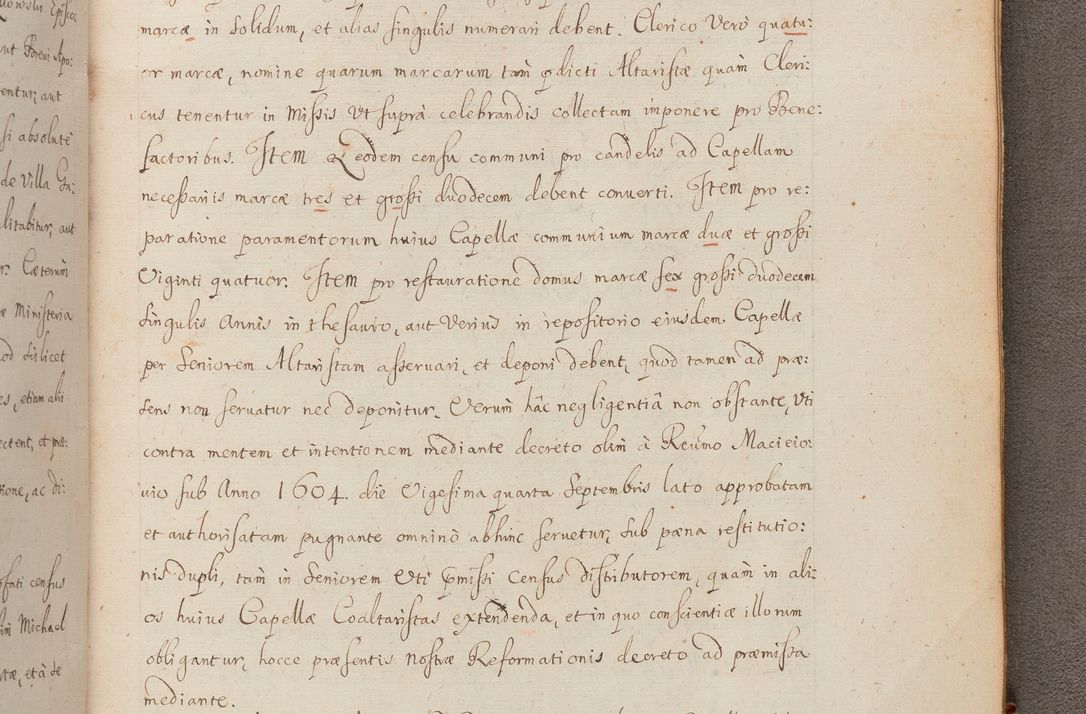 Zdjęcie nr 363 dla obiektu archiwalnego: In Nomine Domini Amen. ACTA VISITATIONIS. Externa sub Anno 1670 in Mense Julio incepta et in Augusto ac aliis Sequentibus eiusdem Anni mensibus per olim Illustrissimum ac Reverendissimum Dominum Andream Trzebicki Episcopum Cracoviensem in Cathedrali Ecclesia peractae, et successive per omnia et singula eiusdem Ecclesiae Sacella seu Capellas continuata atque ad hoc secundum volumen redacta et partim ob pestem Cracoviensem quadriennio grassantem partim ob alia legalia impedimenta quominus eadem Visitatio executa fuerit retardatae Demum morte praefati Illustrissimi et Reverendissimi Andreae Episcopi in Anno 1679 interveniente eadem Acta uti tam posthuma sub felici regimine Illustrissimi et Reverendissimi Domini Joannis Małachowski immediate in eundem Episcopatum succedentes ad effectum et finem executoris Authe. ordinaria in Anno 1682 sunt et fuerunt publicata, atque ideo illis omnibus et singulis quibus interest intimata.  VISITATIO Altarium Ecclesiae Cathedralis Cracoviensis infraspecificatorum circa translationem suorum ministeriorum et unionem Altaribus marmoreis ad quatuor columnas Ecclesiae sitis Anno Domini 1760 Die 17 Mensis Martij peracta. Perillustris Reverendissimus Dominus Hyacinthus Łopacki Canonicus Cathedralis et Archipresbyter Infulatus Cracoviensis Decanus Sandomiriensis a Celsissimo Illustrissimo Reverendissimo Domino Cajetano Ignatio Sołtyk Dei et Apostolicae Sedis Gratia Episcopo Cracoviensi Duce Severiae ad infrascripta delegatus per instrumentum tenoris sequentis ...