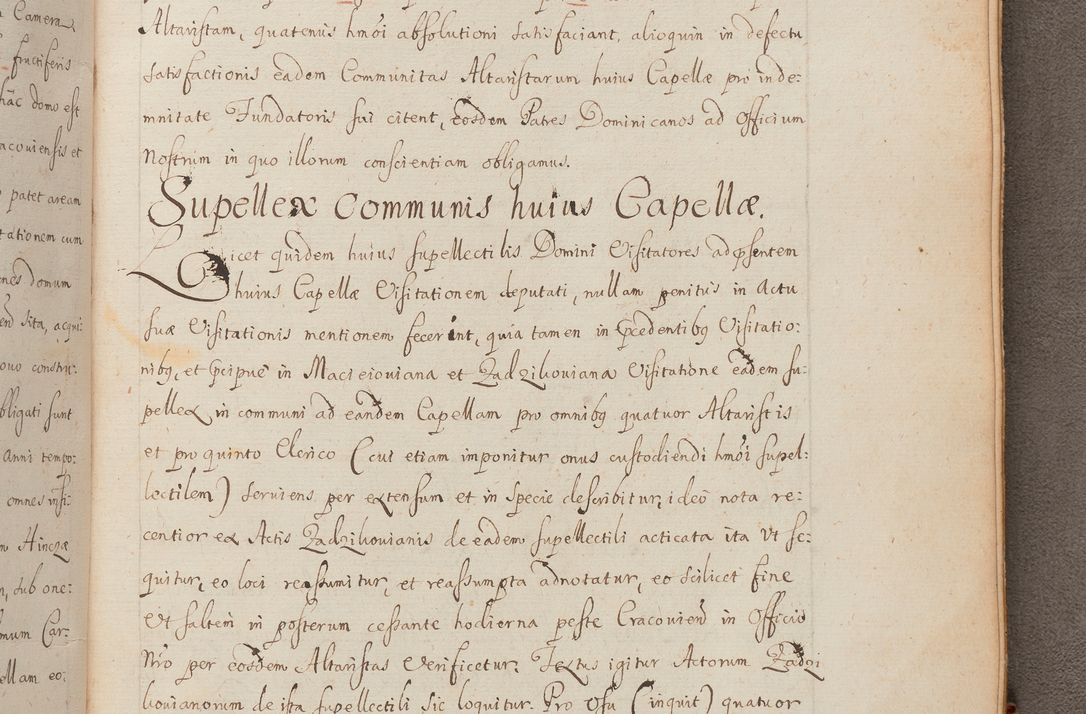 Zdjęcie nr 364 dla obiektu archiwalnego: In Nomine Domini Amen. ACTA VISITATIONIS. Externa sub Anno 1670 in Mense Julio incepta et in Augusto ac aliis Sequentibus eiusdem Anni mensibus per olim Illustrissimum ac Reverendissimum Dominum Andream Trzebicki Episcopum Cracoviensem in Cathedrali Ecclesia peractae, et successive per omnia et singula eiusdem Ecclesiae Sacella seu Capellas continuata atque ad hoc secundum volumen redacta et partim ob pestem Cracoviensem quadriennio grassantem partim ob alia legalia impedimenta quominus eadem Visitatio executa fuerit retardatae Demum morte praefati Illustrissimi et Reverendissimi Andreae Episcopi in Anno 1679 interveniente eadem Acta uti tam posthuma sub felici regimine Illustrissimi et Reverendissimi Domini Joannis Małachowski immediate in eundem Episcopatum succedentes ad effectum et finem executoris Authe. ordinaria in Anno 1682 sunt et fuerunt publicata, atque ideo illis omnibus et singulis quibus interest intimata.  VISITATIO Altarium Ecclesiae Cathedralis Cracoviensis infraspecificatorum circa translationem suorum ministeriorum et unionem Altaribus marmoreis ad quatuor columnas Ecclesiae sitis Anno Domini 1760 Die 17 Mensis Martij peracta. Perillustris Reverendissimus Dominus Hyacinthus Łopacki Canonicus Cathedralis et Archipresbyter Infulatus Cracoviensis Decanus Sandomiriensis a Celsissimo Illustrissimo Reverendissimo Domino Cajetano Ignatio Sołtyk Dei et Apostolicae Sedis Gratia Episcopo Cracoviensi Duce Severiae ad infrascripta delegatus per instrumentum tenoris sequentis ...