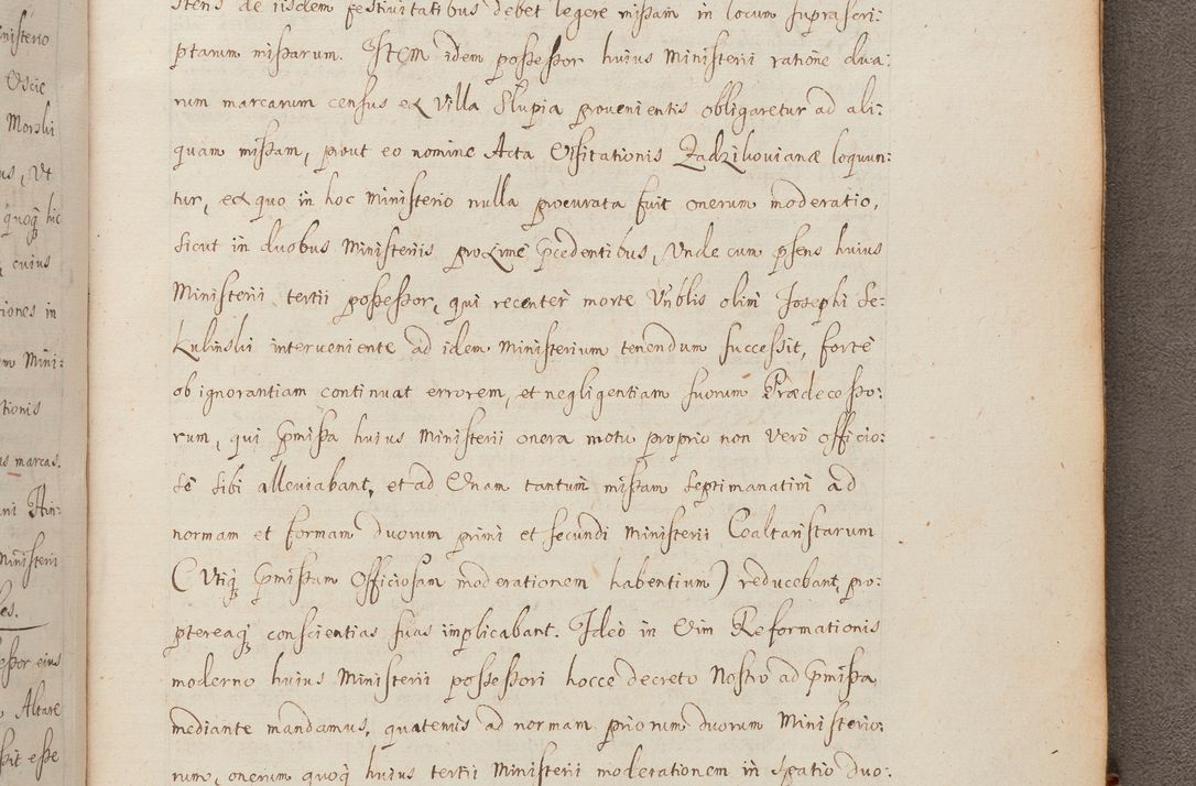 Zdjęcie nr 360 dla obiektu archiwalnego: In Nomine Domini Amen. ACTA VISITATIONIS. Externa sub Anno 1670 in Mense Julio incepta et in Augusto ac aliis Sequentibus eiusdem Anni mensibus per olim Illustrissimum ac Reverendissimum Dominum Andream Trzebicki Episcopum Cracoviensem in Cathedrali Ecclesia peractae, et successive per omnia et singula eiusdem Ecclesiae Sacella seu Capellas continuata atque ad hoc secundum volumen redacta et partim ob pestem Cracoviensem quadriennio grassantem partim ob alia legalia impedimenta quominus eadem Visitatio executa fuerit retardatae Demum morte praefati Illustrissimi et Reverendissimi Andreae Episcopi in Anno 1679 interveniente eadem Acta uti tam posthuma sub felici regimine Illustrissimi et Reverendissimi Domini Joannis Małachowski immediate in eundem Episcopatum succedentes ad effectum et finem executoris Authe. ordinaria in Anno 1682 sunt et fuerunt publicata, atque ideo illis omnibus et singulis quibus interest intimata.  VISITATIO Altarium Ecclesiae Cathedralis Cracoviensis infraspecificatorum circa translationem suorum ministeriorum et unionem Altaribus marmoreis ad quatuor columnas Ecclesiae sitis Anno Domini 1760 Die 17 Mensis Martij peracta. Perillustris Reverendissimus Dominus Hyacinthus Łopacki Canonicus Cathedralis et Archipresbyter Infulatus Cracoviensis Decanus Sandomiriensis a Celsissimo Illustrissimo Reverendissimo Domino Cajetano Ignatio Sołtyk Dei et Apostolicae Sedis Gratia Episcopo Cracoviensi Duce Severiae ad infrascripta delegatus per instrumentum tenoris sequentis ...