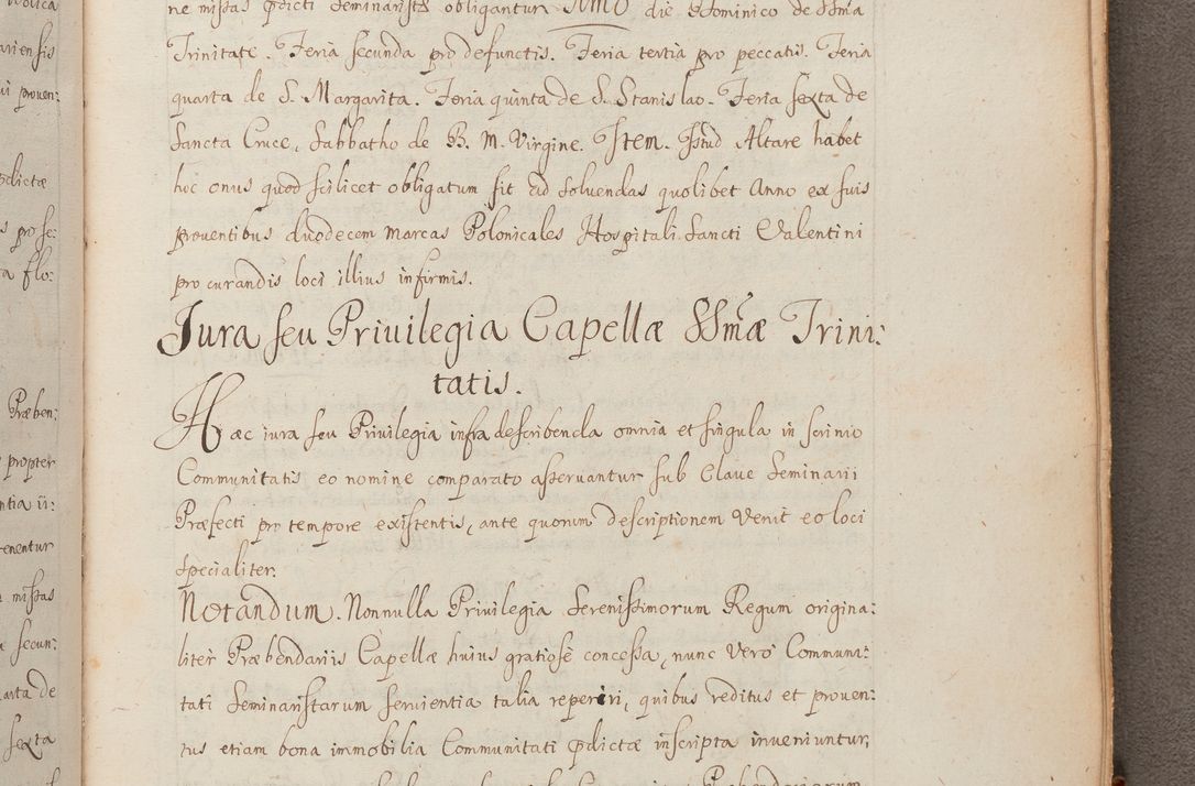 Zdjęcie nr 348 dla obiektu archiwalnego: In Nomine Domini Amen. ACTA VISITATIONIS. Externa sub Anno 1670 in Mense Julio incepta et in Augusto ac aliis Sequentibus eiusdem Anni mensibus per olim Illustrissimum ac Reverendissimum Dominum Andream Trzebicki Episcopum Cracoviensem in Cathedrali Ecclesia peractae, et successive per omnia et singula eiusdem Ecclesiae Sacella seu Capellas continuata atque ad hoc secundum volumen redacta et partim ob pestem Cracoviensem quadriennio grassantem partim ob alia legalia impedimenta quominus eadem Visitatio executa fuerit retardatae Demum morte praefati Illustrissimi et Reverendissimi Andreae Episcopi in Anno 1679 interveniente eadem Acta uti tam posthuma sub felici regimine Illustrissimi et Reverendissimi Domini Joannis Małachowski immediate in eundem Episcopatum succedentes ad effectum et finem executoris Authe. ordinaria in Anno 1682 sunt et fuerunt publicata, atque ideo illis omnibus et singulis quibus interest intimata.  VISITATIO Altarium Ecclesiae Cathedralis Cracoviensis infraspecificatorum circa translationem suorum ministeriorum et unionem Altaribus marmoreis ad quatuor columnas Ecclesiae sitis Anno Domini 1760 Die 17 Mensis Martij peracta. Perillustris Reverendissimus Dominus Hyacinthus Łopacki Canonicus Cathedralis et Archipresbyter Infulatus Cracoviensis Decanus Sandomiriensis a Celsissimo Illustrissimo Reverendissimo Domino Cajetano Ignatio Sołtyk Dei et Apostolicae Sedis Gratia Episcopo Cracoviensi Duce Severiae ad infrascripta delegatus per instrumentum tenoris sequentis ...