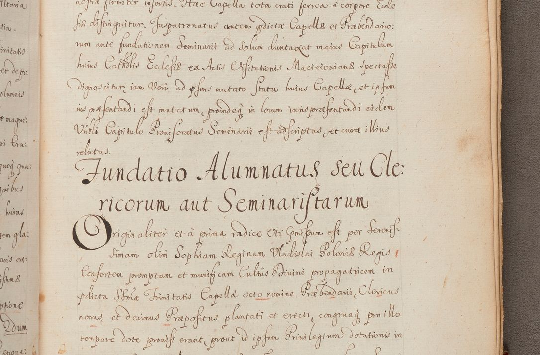 Zdjęcie nr 345 dla obiektu archiwalnego: In Nomine Domini Amen. ACTA VISITATIONIS. Externa sub Anno 1670 in Mense Julio incepta et in Augusto ac aliis Sequentibus eiusdem Anni mensibus per olim Illustrissimum ac Reverendissimum Dominum Andream Trzebicki Episcopum Cracoviensem in Cathedrali Ecclesia peractae, et successive per omnia et singula eiusdem Ecclesiae Sacella seu Capellas continuata atque ad hoc secundum volumen redacta et partim ob pestem Cracoviensem quadriennio grassantem partim ob alia legalia impedimenta quominus eadem Visitatio executa fuerit retardatae Demum morte praefati Illustrissimi et Reverendissimi Andreae Episcopi in Anno 1679 interveniente eadem Acta uti tam posthuma sub felici regimine Illustrissimi et Reverendissimi Domini Joannis Małachowski immediate in eundem Episcopatum succedentes ad effectum et finem executoris Authe. ordinaria in Anno 1682 sunt et fuerunt publicata, atque ideo illis omnibus et singulis quibus interest intimata.  VISITATIO Altarium Ecclesiae Cathedralis Cracoviensis infraspecificatorum circa translationem suorum ministeriorum et unionem Altaribus marmoreis ad quatuor columnas Ecclesiae sitis Anno Domini 1760 Die 17 Mensis Martij peracta. Perillustris Reverendissimus Dominus Hyacinthus Łopacki Canonicus Cathedralis et Archipresbyter Infulatus Cracoviensis Decanus Sandomiriensis a Celsissimo Illustrissimo Reverendissimo Domino Cajetano Ignatio Sołtyk Dei et Apostolicae Sedis Gratia Episcopo Cracoviensi Duce Severiae ad infrascripta delegatus per instrumentum tenoris sequentis ...