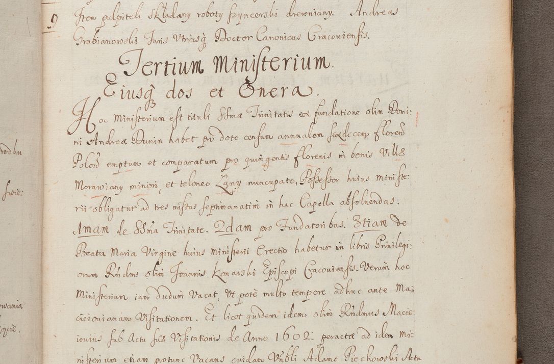 Zdjęcie nr 326 dla obiektu archiwalnego: In Nomine Domini Amen. ACTA VISITATIONIS. Externa sub Anno 1670 in Mense Julio incepta et in Augusto ac aliis Sequentibus eiusdem Anni mensibus per olim Illustrissimum ac Reverendissimum Dominum Andream Trzebicki Episcopum Cracoviensem in Cathedrali Ecclesia peractae, et successive per omnia et singula eiusdem Ecclesiae Sacella seu Capellas continuata atque ad hoc secundum volumen redacta et partim ob pestem Cracoviensem quadriennio grassantem partim ob alia legalia impedimenta quominus eadem Visitatio executa fuerit retardatae Demum morte praefati Illustrissimi et Reverendissimi Andreae Episcopi in Anno 1679 interveniente eadem Acta uti tam posthuma sub felici regimine Illustrissimi et Reverendissimi Domini Joannis Małachowski immediate in eundem Episcopatum succedentes ad effectum et finem executoris Authe. ordinaria in Anno 1682 sunt et fuerunt publicata, atque ideo illis omnibus et singulis quibus interest intimata.  VISITATIO Altarium Ecclesiae Cathedralis Cracoviensis infraspecificatorum circa translationem suorum ministeriorum et unionem Altaribus marmoreis ad quatuor columnas Ecclesiae sitis Anno Domini 1760 Die 17 Mensis Martij peracta. Perillustris Reverendissimus Dominus Hyacinthus Łopacki Canonicus Cathedralis et Archipresbyter Infulatus Cracoviensis Decanus Sandomiriensis a Celsissimo Illustrissimo Reverendissimo Domino Cajetano Ignatio Sołtyk Dei et Apostolicae Sedis Gratia Episcopo Cracoviensi Duce Severiae ad infrascripta delegatus per instrumentum tenoris sequentis ...