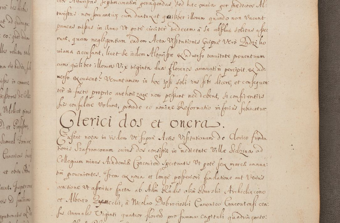 Zdjęcie nr 315 dla obiektu archiwalnego: In Nomine Domini Amen. ACTA VISITATIONIS. Externa sub Anno 1670 in Mense Julio incepta et in Augusto ac aliis Sequentibus eiusdem Anni mensibus per olim Illustrissimum ac Reverendissimum Dominum Andream Trzebicki Episcopum Cracoviensem in Cathedrali Ecclesia peractae, et successive per omnia et singula eiusdem Ecclesiae Sacella seu Capellas continuata atque ad hoc secundum volumen redacta et partim ob pestem Cracoviensem quadriennio grassantem partim ob alia legalia impedimenta quominus eadem Visitatio executa fuerit retardatae Demum morte praefati Illustrissimi et Reverendissimi Andreae Episcopi in Anno 1679 interveniente eadem Acta uti tam posthuma sub felici regimine Illustrissimi et Reverendissimi Domini Joannis Małachowski immediate in eundem Episcopatum succedentes ad effectum et finem executoris Authe. ordinaria in Anno 1682 sunt et fuerunt publicata, atque ideo illis omnibus et singulis quibus interest intimata.  VISITATIO Altarium Ecclesiae Cathedralis Cracoviensis infraspecificatorum circa translationem suorum ministeriorum et unionem Altaribus marmoreis ad quatuor columnas Ecclesiae sitis Anno Domini 1760 Die 17 Mensis Martij peracta. Perillustris Reverendissimus Dominus Hyacinthus Łopacki Canonicus Cathedralis et Archipresbyter Infulatus Cracoviensis Decanus Sandomiriensis a Celsissimo Illustrissimo Reverendissimo Domino Cajetano Ignatio Sołtyk Dei et Apostolicae Sedis Gratia Episcopo Cracoviensi Duce Severiae ad infrascripta delegatus per instrumentum tenoris sequentis ...