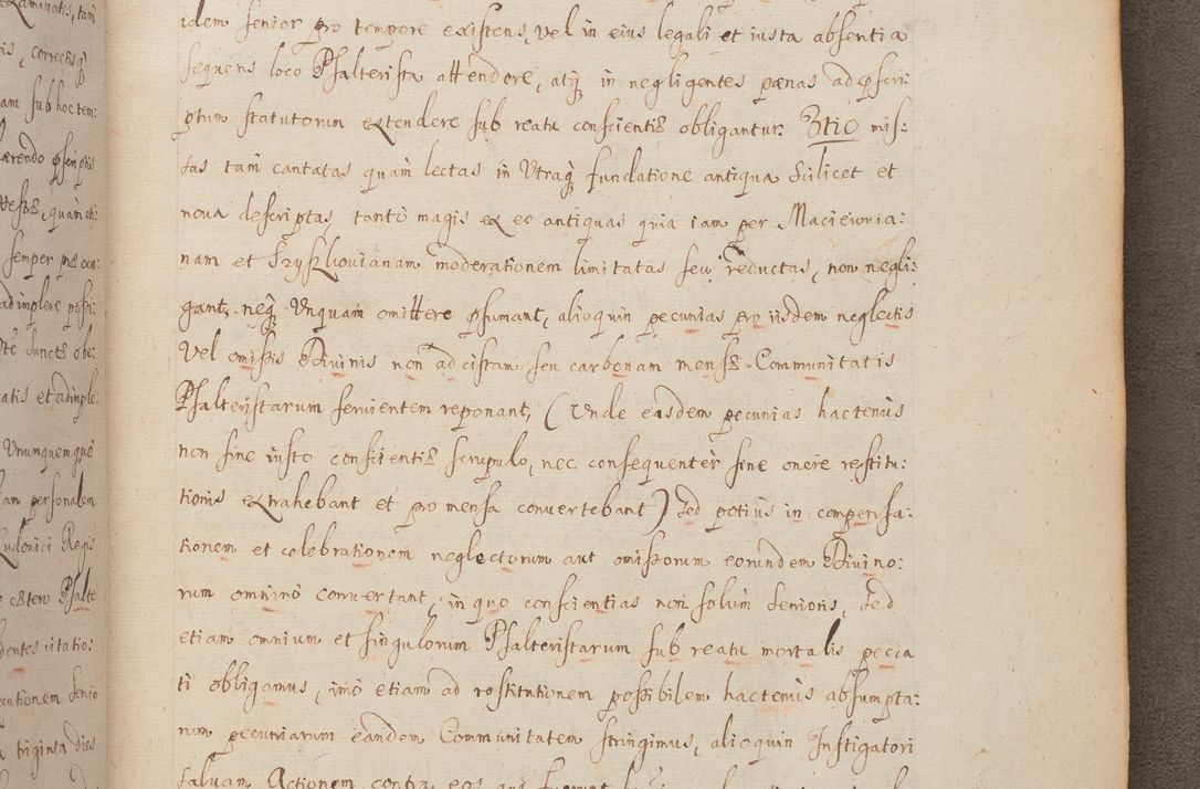 Zdjęcie nr 310 dla obiektu archiwalnego: In Nomine Domini Amen. ACTA VISITATIONIS. Externa sub Anno 1670 in Mense Julio incepta et in Augusto ac aliis Sequentibus eiusdem Anni mensibus per olim Illustrissimum ac Reverendissimum Dominum Andream Trzebicki Episcopum Cracoviensem in Cathedrali Ecclesia peractae, et successive per omnia et singula eiusdem Ecclesiae Sacella seu Capellas continuata atque ad hoc secundum volumen redacta et partim ob pestem Cracoviensem quadriennio grassantem partim ob alia legalia impedimenta quominus eadem Visitatio executa fuerit retardatae Demum morte praefati Illustrissimi et Reverendissimi Andreae Episcopi in Anno 1679 interveniente eadem Acta uti tam posthuma sub felici regimine Illustrissimi et Reverendissimi Domini Joannis Małachowski immediate in eundem Episcopatum succedentes ad effectum et finem executoris Authe. ordinaria in Anno 1682 sunt et fuerunt publicata, atque ideo illis omnibus et singulis quibus interest intimata.  VISITATIO Altarium Ecclesiae Cathedralis Cracoviensis infraspecificatorum circa translationem suorum ministeriorum et unionem Altaribus marmoreis ad quatuor columnas Ecclesiae sitis Anno Domini 1760 Die 17 Mensis Martij peracta. Perillustris Reverendissimus Dominus Hyacinthus Łopacki Canonicus Cathedralis et Archipresbyter Infulatus Cracoviensis Decanus Sandomiriensis a Celsissimo Illustrissimo Reverendissimo Domino Cajetano Ignatio Sołtyk Dei et Apostolicae Sedis Gratia Episcopo Cracoviensi Duce Severiae ad infrascripta delegatus per instrumentum tenoris sequentis ...