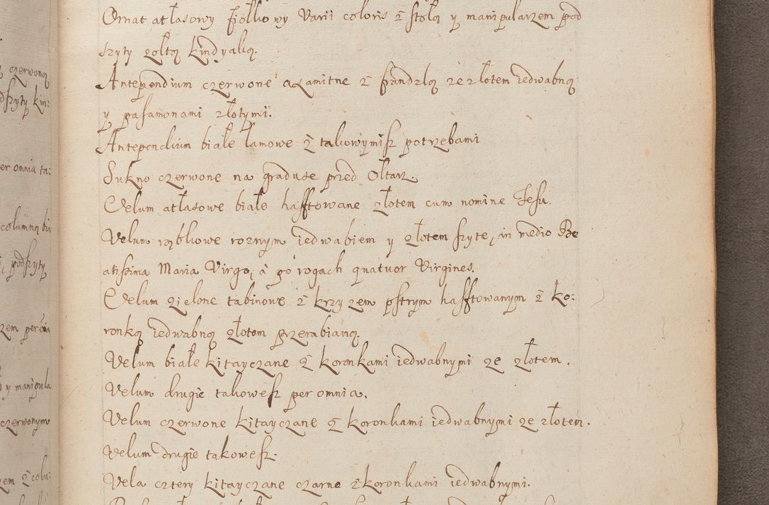 Zdjęcie nr 308 dla obiektu archiwalnego: In Nomine Domini Amen. ACTA VISITATIONIS. Externa sub Anno 1670 in Mense Julio incepta et in Augusto ac aliis Sequentibus eiusdem Anni mensibus per olim Illustrissimum ac Reverendissimum Dominum Andream Trzebicki Episcopum Cracoviensem in Cathedrali Ecclesia peractae, et successive per omnia et singula eiusdem Ecclesiae Sacella seu Capellas continuata atque ad hoc secundum volumen redacta et partim ob pestem Cracoviensem quadriennio grassantem partim ob alia legalia impedimenta quominus eadem Visitatio executa fuerit retardatae Demum morte praefati Illustrissimi et Reverendissimi Andreae Episcopi in Anno 1679 interveniente eadem Acta uti tam posthuma sub felici regimine Illustrissimi et Reverendissimi Domini Joannis Małachowski immediate in eundem Episcopatum succedentes ad effectum et finem executoris Authe. ordinaria in Anno 1682 sunt et fuerunt publicata, atque ideo illis omnibus et singulis quibus interest intimata.  VISITATIO Altarium Ecclesiae Cathedralis Cracoviensis infraspecificatorum circa translationem suorum ministeriorum et unionem Altaribus marmoreis ad quatuor columnas Ecclesiae sitis Anno Domini 1760 Die 17 Mensis Martij peracta. Perillustris Reverendissimus Dominus Hyacinthus Łopacki Canonicus Cathedralis et Archipresbyter Infulatus Cracoviensis Decanus Sandomiriensis a Celsissimo Illustrissimo Reverendissimo Domino Cajetano Ignatio Sołtyk Dei et Apostolicae Sedis Gratia Episcopo Cracoviensi Duce Severiae ad infrascripta delegatus per instrumentum tenoris sequentis ...