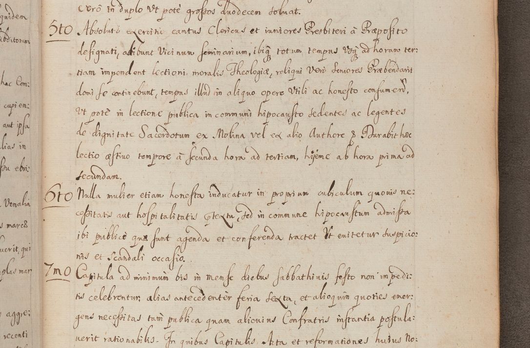 Zdjęcie nr 285 dla obiektu archiwalnego: In Nomine Domini Amen. ACTA VISITATIONIS. Externa sub Anno 1670 in Mense Julio incepta et in Augusto ac aliis Sequentibus eiusdem Anni mensibus per olim Illustrissimum ac Reverendissimum Dominum Andream Trzebicki Episcopum Cracoviensem in Cathedrali Ecclesia peractae, et successive per omnia et singula eiusdem Ecclesiae Sacella seu Capellas continuata atque ad hoc secundum volumen redacta et partim ob pestem Cracoviensem quadriennio grassantem partim ob alia legalia impedimenta quominus eadem Visitatio executa fuerit retardatae Demum morte praefati Illustrissimi et Reverendissimi Andreae Episcopi in Anno 1679 interveniente eadem Acta uti tam posthuma sub felici regimine Illustrissimi et Reverendissimi Domini Joannis Małachowski immediate in eundem Episcopatum succedentes ad effectum et finem executoris Authe. ordinaria in Anno 1682 sunt et fuerunt publicata, atque ideo illis omnibus et singulis quibus interest intimata.  VISITATIO Altarium Ecclesiae Cathedralis Cracoviensis infraspecificatorum circa translationem suorum ministeriorum et unionem Altaribus marmoreis ad quatuor columnas Ecclesiae sitis Anno Domini 1760 Die 17 Mensis Martij peracta. Perillustris Reverendissimus Dominus Hyacinthus Łopacki Canonicus Cathedralis et Archipresbyter Infulatus Cracoviensis Decanus Sandomiriensis a Celsissimo Illustrissimo Reverendissimo Domino Cajetano Ignatio Sołtyk Dei et Apostolicae Sedis Gratia Episcopo Cracoviensi Duce Severiae ad infrascripta delegatus per instrumentum tenoris sequentis ...