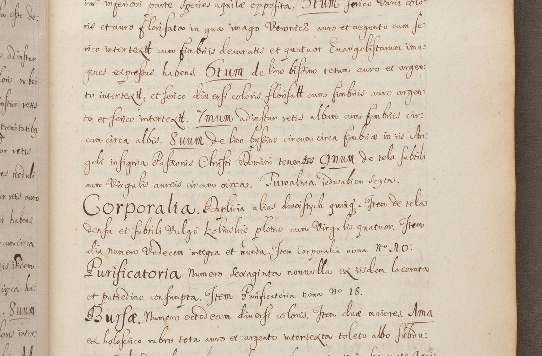 Zdjęcie nr 272 dla obiektu archiwalnego: In Nomine Domini Amen. ACTA VISITATIONIS. Externa sub Anno 1670 in Mense Julio incepta et in Augusto ac aliis Sequentibus eiusdem Anni mensibus per olim Illustrissimum ac Reverendissimum Dominum Andream Trzebicki Episcopum Cracoviensem in Cathedrali Ecclesia peractae, et successive per omnia et singula eiusdem Ecclesiae Sacella seu Capellas continuata atque ad hoc secundum volumen redacta et partim ob pestem Cracoviensem quadriennio grassantem partim ob alia legalia impedimenta quominus eadem Visitatio executa fuerit retardatae Demum morte praefati Illustrissimi et Reverendissimi Andreae Episcopi in Anno 1679 interveniente eadem Acta uti tam posthuma sub felici regimine Illustrissimi et Reverendissimi Domini Joannis Małachowski immediate in eundem Episcopatum succedentes ad effectum et finem executoris Authe. ordinaria in Anno 1682 sunt et fuerunt publicata, atque ideo illis omnibus et singulis quibus interest intimata.  VISITATIO Altarium Ecclesiae Cathedralis Cracoviensis infraspecificatorum circa translationem suorum ministeriorum et unionem Altaribus marmoreis ad quatuor columnas Ecclesiae sitis Anno Domini 1760 Die 17 Mensis Martij peracta. Perillustris Reverendissimus Dominus Hyacinthus Łopacki Canonicus Cathedralis et Archipresbyter Infulatus Cracoviensis Decanus Sandomiriensis a Celsissimo Illustrissimo Reverendissimo Domino Cajetano Ignatio Sołtyk Dei et Apostolicae Sedis Gratia Episcopo Cracoviensi Duce Severiae ad infrascripta delegatus per instrumentum tenoris sequentis ...