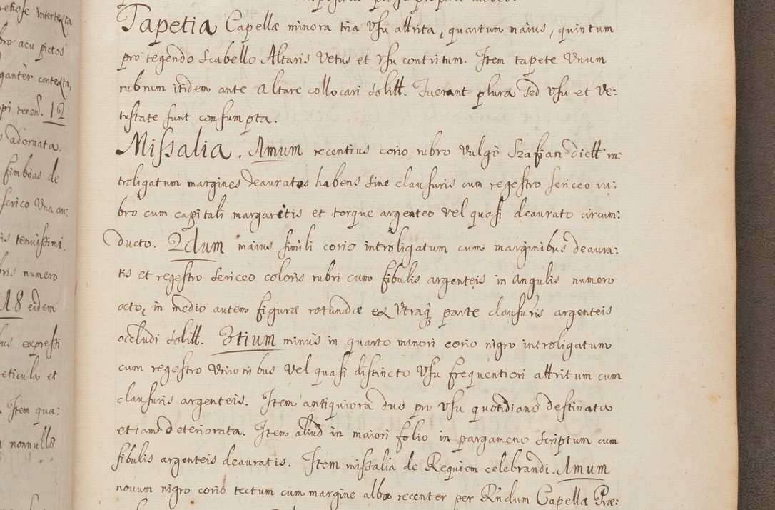 Zdjęcie nr 273 dla obiektu archiwalnego: In Nomine Domini Amen. ACTA VISITATIONIS. Externa sub Anno 1670 in Mense Julio incepta et in Augusto ac aliis Sequentibus eiusdem Anni mensibus per olim Illustrissimum ac Reverendissimum Dominum Andream Trzebicki Episcopum Cracoviensem in Cathedrali Ecclesia peractae, et successive per omnia et singula eiusdem Ecclesiae Sacella seu Capellas continuata atque ad hoc secundum volumen redacta et partim ob pestem Cracoviensem quadriennio grassantem partim ob alia legalia impedimenta quominus eadem Visitatio executa fuerit retardatae Demum morte praefati Illustrissimi et Reverendissimi Andreae Episcopi in Anno 1679 interveniente eadem Acta uti tam posthuma sub felici regimine Illustrissimi et Reverendissimi Domini Joannis Małachowski immediate in eundem Episcopatum succedentes ad effectum et finem executoris Authe. ordinaria in Anno 1682 sunt et fuerunt publicata, atque ideo illis omnibus et singulis quibus interest intimata.  VISITATIO Altarium Ecclesiae Cathedralis Cracoviensis infraspecificatorum circa translationem suorum ministeriorum et unionem Altaribus marmoreis ad quatuor columnas Ecclesiae sitis Anno Domini 1760 Die 17 Mensis Martij peracta. Perillustris Reverendissimus Dominus Hyacinthus Łopacki Canonicus Cathedralis et Archipresbyter Infulatus Cracoviensis Decanus Sandomiriensis a Celsissimo Illustrissimo Reverendissimo Domino Cajetano Ignatio Sołtyk Dei et Apostolicae Sedis Gratia Episcopo Cracoviensi Duce Severiae ad infrascripta delegatus per instrumentum tenoris sequentis ...