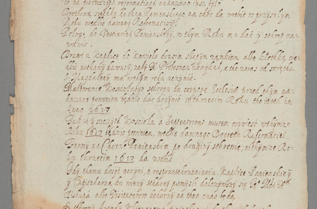 Zdjęcie nr 1 dla obiektu archiwalnego: [Wizytacja klasztoru PP.Bernardynek w Wieluniu, 1614], Dach na koscielie od miastha ...