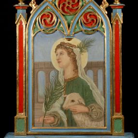 Zdjęcie nr 1: Feretron ujęty architektoniczną ramą skomponowaną z pary pinakli połączonych łukiem wypełnionym dekoracją maswerkową, osadzony na podstawie wydzielonej profilowanym gzymsem. Obraz w kształcie stojącego prostokąta zamknięty jest łukiem w ośli grzbiet, krawędź łuku zdobią złocone pełzanki. Na awersie znajduje się obraz przedstawiający  św. Agnieszkę ukazaną w popiersiu. Święta jest zwrócona profilem w lewo, ma długie, falowane włosy, na które nałożony jest biały welon opadający na plecy. Jest ubrana w jasnozieloną, zdobną suknię, w prawej ręce trzyma gałązkę palmową, lewą głaszcze baranka. W tle widoczna jest  schematycznie opracowana architektura.
 Na rewersie znajduje się przedstawienie Anioła Stróża prowadzącego dwójkę małych dzieci przez most. W tle rozpościera się wiejski pejzaż z burzą. Anioł ukazany całopostaciowo, jako jasnowłosy młodzieniec w jasnoróżowych szatach i seledynowym płaszczu. Dzieci ubrane są w stroje wiejskie, chłopiec ma krótkie spodnie i białą koszulę, dziewczyna białą bluzkę, czerwoną spódniczkę i błękitny fartuszek.