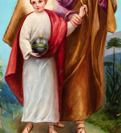 Zdjęcie nr 4: Obraz w kształcie stojącego prostokąta, ujęty drewnianą, złoconą ramą dekorowaną liśćmi akantu oraz stylizowanymi palmetami. W centralnej części kompozycji, na tle pejzażu przedstawiono św. Józefa wraz z kilkuletnim Jezusem. Święty Józef został ukazany w ujęciu całopostaciowym, z ciałem skierowanym w lewą stronę, w pozycji kroczącej. Twarz szczupła, z dużymi, ciemnymi oczami oraz prostym nosem. Włosy i zarost jasnobrązowe. Wokół głowy świętego przedstawiony nimb. Józef w lewej dłoni trzyma laskę, prawą chwyta za nadgarstek Jezusa. Postać ubrana jest w długą, jasnofioletową szatę oraz obszerny, brązowy płaszcz i sandały. Jezus został ukazany frontalnie, w ujęciu całopostaciowym z głową lekko skierowaną w prawą stronę. Twarz chłopca jest owalna, o jasnej karnacji z wyraźnie zaznaczonym rumieńcem na policzkach. Oczy duże, skierowane w kierunku widza. Włosy jasne, układające się w lekkie fale. Wokół głowy świetlisty nimb. Jezus w prawej dłoni podtrzymuje jabłko królewskie, a w lewej złote berło. Postać ubrana jest w długą, białą tunikę oraz czerwony płaszcz i sandały. W tle ukazany pogodny, wiosenny pejzaż z ukwieconą łąką i widocznymi w oddali wzgórzami. Kolorystyka obrazu jest jasna, pastelowa.

