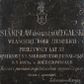 Zdjęcie nr 1: Kamienna płyta epitafijna w kształcie kwadratu. U góry wyryty herb Kościesza, poniżej inskrypcja: "STANISŁAW KOŚCIESZA OŻEGALSKI / WŁAŚCICIEL DÓBR ZIEMSKICH / PRZEŻYWSZY LAT 52 / OPATRZONY S.S. SAKRAMENTAMI ZASNĄŁ W PANU / D. 17/6 1899 R. W BOLECHOWICACH / Ku czci i pamięci - najdroższemu mężowi i ojcu - / żona i synowie. / Zdrowaś Marya."