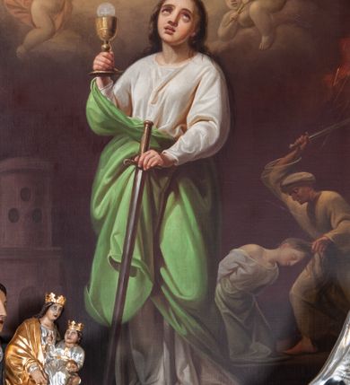 Zdjęcie nr 19: Ołtarz jednokondygnacyjny, jednoosiowy, z mensą ołtarzową w formie prostopadłościanu, z tkanym, wełnianym antepedium z motywem różowych i białych róż i ze zwieńczeniem zakończonym łukiem nadwieszonym. W części centralnej znajduje się obraz przedstawiający św. Barbarę, umieszczony we wnęce z profilowanym obramieniem, którego boki dekorowane są kampanulami. 

 Część centralna flankowana jest przez dwie rzeźby świętych – św. Jacka po lewej stronie i św. Katarzyny Sieneńskiej po prawej oraz zwielokrotnione pilastry i wysunięte do przodu kolumny ustawione na wysokich, potrójnych cokołach, które są zdobione rozetami i rokokowym ornamentem w płycinach, z głowicami kompozytowymi. Kolumny i pilastry dźwigają belkowanie. Belkowanie przełamuje się nad zwielokrotnionymi pilastrami i kolumnami, podtrzymuje fragment przerwanego przyczółka, na którym siedzą dwa putta z uniesionymi mieczami w prawych dłoniach. Nad centralnym obrazem, powyżej spietego akantem pęku liści, znajduje się kartusz z inskrypcją „HORA / MORTIS / ADIUVA / NOS”. W zwieńczeniu owalny obraz z przedstawieniem św. Antoniego, zwieńczony rocaillową  muszlą. 
Struktura polichromowana na kolor kremowy, płyciny na bordowy, marmoryzowana, dekoracje, kolumny, ornamenty i detale złocone i srebrzone. 