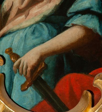 Zdjęcie nr 3: Ołtarz jednoosiowy, jednokondygnacyjny ze zwieńczeniem. Mensa w typie sarkofagowym, z monogramem „S[więty] J[ózef]” na ścianie frontowej. Nastawa ołtarzowa na cokole o wklęsłym rzucie, zwężająca się ku górze, ujęta po bokach szerokimi spływami wolutowymi, zdobionymi zwisami z kampanul, a w dolnej części cekinami. W polu ołtarza obraz św. Józefa z Dzieciątkiem w złoconej ramie o kształcie prostokąta stojącego, zamkniętego łukiem półkolistym. Kondygnację zamyka profilowany gzyms w kształcie łuku nadwieszonego. Zwieńczenie w formie zbliżonej do stojącego prostokąta, ujęte po bokach spływami wolutowymi. W polu, w kartuszowej ramie, zdobionej ornamentem rocaille’owym obraz „Św. Barbara”. Zwieńczenie zamknięte profilowanym gzymsem o przebiegu wklęsło-wypukłym. Na szczycie rokokowy akroterion. Ołtarz utrzymany w kolorystyce kości słoniowej ze złoceniami w partiach ornamentów i profilowań.

