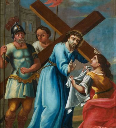 Zdjęcie nr 10: Obrazy w kształcie stojących prostokątów. W zwieńczeniu obwiedzionym czarnym konturem prosty, łaciński krzyżyk osadzony na wolutowym szczycie z malowanymi na czarno numerami stacji, umieszczonymi w okrągłych polach. Sceny Męki Pańskiej umiejscowione na tle sumarycznie ukazanego ciemnego krajobrazu, wielofigurowe z postacią Chrystusa w centrum. Chrystus przedstawiony jest w długiej i niebieskiej sukni. Kolorystyka ciemna, stonowana z dominacją czerwieni i niebieskiej sukni Chrystusa, plan dalszy rozmyty. Na stacjach z Gologoty na titulusie napis: „I(ESUS) N(AZARENUS) / R(EX) I(UDEAORUM)”. Rama drewniana, profilowana.
