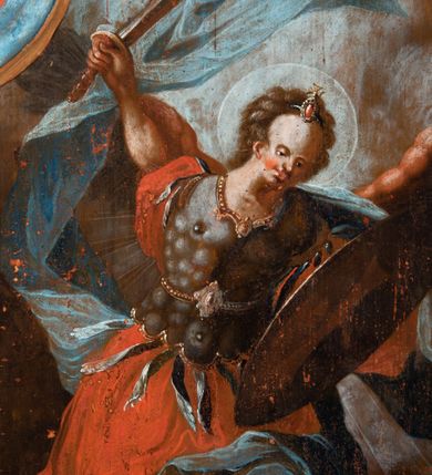 Zdjęcie nr 13: Obraz w kształcie stojącego prostokąta zwieńczonego łukiem wklęsło-wypukłym. Rama ażurowa z wici akantowej, zwieńczona główką anielską ze skrzydełkami. Obraz Matka Boska Szkaplerzna:  w kształcie stojącego prostokąta zamkniętego łukiem wklęsło-wypukłym. Pośrodku Matka Boska, ukazana w półpostaci, podtrzymująca stojące na obłoku Dzieciątko. Maria zwrócona en trois quarts w lewo, prawą ręką przytrzymuje stojące obok Dzieciątko. Twarz owalna o wysokim czole, wyraźne rysy wydobyte światłocieniem, rumiane policzki; duży nos, usta niewielkie, pełne. Włosy brązowe, falowane, z przedziałkiem na środku głowy, ukryte pod welonem. Ubrana w czerwoną suknię z długimi rękawami, przez ramiona przerzucony płaszcz z obfita partią drapowanej tkaniny przy prawym boku. Na głowie biały welon zarzucony na ramiona. Dzieciatko zwrócone en trois quarts w prawo, w kontrapoście, prawym łokciem opiera się ramię Matki, w lewej, wyciągniętej trzyma szkaplerz z literami: IHS. Twarz pełna o pucułowatych, rumianych policzkach, dużym czole, niewielkie oczy spoglądające w dół, zadarty nosek. Włosy krótkie, jasne, kręcone. Ciało o wydatnej muskulaturze, wydobytej światłocieniem. Przez biodra przewiązana biała pieluszka, ze zwisem tkaniny przy lewym boku. Postacie ukazane na tle kłębiastych, ciemnych chmur , rozświetlonych w górnej partii obrazu i u spodu Dzieciatka. Kolorystyka ciepła, nasycona. Plastyka wydobyta światłocieniem, o delikatnych przejściach tonalnych, ciała rozświetlone, laserunki. Obraz św. Michał Archanioł: W centrum obrazu całopostaciowe przedstawienie św. Michała Archanioła pokonującego szatana. Archanioł zwrócony en trois quarts w lewo, w dużym wykroku, w lewej ręce, przed piersią, dzierży tarczę, w prawej, uniesionej w górę, trzyma płomienisty miecz. Twarz owalna, z dużym czołem, oczy głęboko osadzone, mały nos, rumiane lica. Włosy krótkie, gęste, kręcone. Na głowie diadem. Ubrany w czerwoną, rozwianą u spodu tunikę, sięgającą kolan oraz zbroję torsową , bogato dekorowaną, z frędzlami. Postać otoczona rozwianym pasem niebieskiego, zawijającego się płaszcza. Na nogach wysokie sandały. Skrzydła duże, rozpostarte.