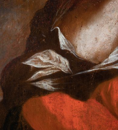 Zdjęcie nr 15: Obraz w kształcie stojącego prostokąta zwieńczonego łukiem wklęsło-wypukłym. Rama ażurowa z wici akantowej, zwieńczona główką anielską ze skrzydełkami. Obraz Matka Boska Szkaplerzna:  w kształcie stojącego prostokąta zamkniętego łukiem wklęsło-wypukłym. Pośrodku Matka Boska, ukazana w półpostaci, podtrzymująca stojące na obłoku Dzieciątko. Maria zwrócona en trois quarts w lewo, prawą ręką przytrzymuje stojące obok Dzieciątko. Twarz owalna o wysokim czole, wyraźne rysy wydobyte światłocieniem, rumiane policzki; duży nos, usta niewielkie, pełne. Włosy brązowe, falowane, z przedziałkiem na środku głowy, ukryte pod welonem. Ubrana w czerwoną suknię z długimi rękawami, przez ramiona przerzucony płaszcz z obfita partią drapowanej tkaniny przy prawym boku. Na głowie biały welon zarzucony na ramiona. Dzieciatko zwrócone en trois quarts w prawo, w kontrapoście, prawym łokciem opiera się ramię Matki, w lewej, wyciągniętej trzyma szkaplerz z literami: IHS. Twarz pełna o pucułowatych, rumianych policzkach, dużym czole, niewielkie oczy spoglądające w dół, zadarty nosek. Włosy krótkie, jasne, kręcone. Ciało o wydatnej muskulaturze, wydobytej światłocieniem. Przez biodra przewiązana biała pieluszka, ze zwisem tkaniny przy lewym boku. Postacie ukazane na tle kłębiastych, ciemnych chmur , rozświetlonych w górnej partii obrazu i u spodu Dzieciatka. Kolorystyka ciepła, nasycona. Plastyka wydobyta światłocieniem, o delikatnych przejściach tonalnych, ciała rozświetlone, laserunki. Obraz św. Michał Archanioł: W centrum obrazu całopostaciowe przedstawienie św. Michała Archanioła pokonującego szatana. Archanioł zwrócony en trois quarts w lewo, w dużym wykroku, w lewej ręce, przed piersią, dzierży tarczę, w prawej, uniesionej w górę, trzyma płomienisty miecz. Twarz owalna, z dużym czołem, oczy głęboko osadzone, mały nos, rumiane lica. Włosy krótkie, gęste, kręcone. Na głowie diadem. Ubrany w czerwoną, rozwianą u spodu tunikę, sięgającą kolan oraz zbroję torsową , bogato dekorowaną, z frędzlami. Postać otoczona rozwianym pasem niebieskiego, zawijającego się płaszcza. Na nogach wysokie sandały. Skrzydła duże, rozpostarte.