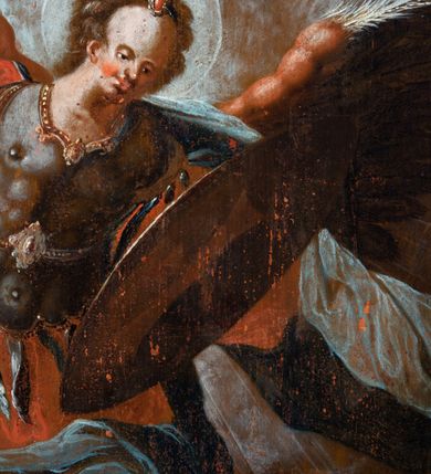 Zdjęcie nr 23: Obraz w kształcie stojącego prostokąta zwieńczonego łukiem wklęsło-wypukłym. Rama ażurowa z wici akantowej, zwieńczona główką anielską ze skrzydełkami. Obraz Matka Boska Szkaplerzna:  w kształcie stojącego prostokąta zamkniętego łukiem wklęsło-wypukłym. Pośrodku Matka Boska, ukazana w półpostaci, podtrzymująca stojące na obłoku Dzieciątko. Maria zwrócona en trois quarts w lewo, prawą ręką przytrzymuje stojące obok Dzieciątko. Twarz owalna o wysokim czole, wyraźne rysy wydobyte światłocieniem, rumiane policzki; duży nos, usta niewielkie, pełne. Włosy brązowe, falowane, z przedziałkiem na środku głowy, ukryte pod welonem. Ubrana w czerwoną suknię z długimi rękawami, przez ramiona przerzucony płaszcz z obfita partią drapowanej tkaniny przy prawym boku. Na głowie biały welon zarzucony na ramiona. Dzieciatko zwrócone en trois quarts w prawo, w kontrapoście, prawym łokciem opiera się ramię Matki, w lewej, wyciągniętej trzyma szkaplerz z literami: IHS. Twarz pełna o pucułowatych, rumianych policzkach, dużym czole, niewielkie oczy spoglądające w dół, zadarty nosek. Włosy krótkie, jasne, kręcone. Ciało o wydatnej muskulaturze, wydobytej światłocieniem. Przez biodra przewiązana biała pieluszka, ze zwisem tkaniny przy lewym boku. Postacie ukazane na tle kłębiastych, ciemnych chmur , rozświetlonych w górnej partii obrazu i u spodu Dzieciatka. Kolorystyka ciepła, nasycona. Plastyka wydobyta światłocieniem, o delikatnych przejściach tonalnych, ciała rozświetlone, laserunki. Obraz św. Michał Archanioł: W centrum obrazu całopostaciowe przedstawienie św. Michała Archanioła pokonującego szatana. Archanioł zwrócony en trois quarts w lewo, w dużym wykroku, w lewej ręce, przed piersią, dzierży tarczę, w prawej, uniesionej w górę, trzyma płomienisty miecz. Twarz owalna, z dużym czołem, oczy głęboko osadzone, mały nos, rumiane lica. Włosy krótkie, gęste, kręcone. Na głowie diadem. Ubrany w czerwoną, rozwianą u spodu tunikę, sięgającą kolan oraz zbroję torsową , bogato dekorowaną, z frędzlami. Postać otoczona rozwianym pasem niebieskiego, zawijającego się płaszcza. Na nogach wysokie sandały. Skrzydła duże, rozpostarte.