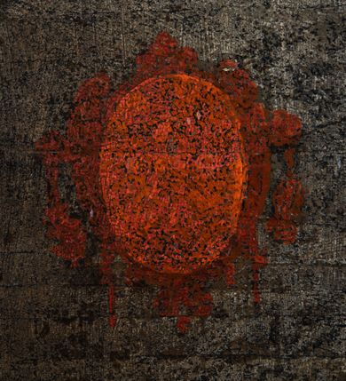 Zdjęcie nr 14: Prostokątny obraz umieszczony w predelli ołtarza, w płycinie w kształcie leżącego prostokąta z uszakami w narożach, ze sceną Bożego Narodzenia. Pośrodku żłobek z leżącym na białej tkaninie Dzieciątkiem Jezus. Po lewej stronie przyklękająca Matka Boska w ujęciu trzy czwarte, z opuszczonymi w dół, rozłożonymi rękami. Po prawej stronie żłobka stojący wykroku, ujęty w trzech czwartych św. Józef. Za żłobkiem widoczny wół i osioł, powyżej ich głów płonąca świeca. Postaci znajdują się w szopce. Po prawej stronie szopki postaci trzech króli/trzech pasterzy. Po lewej stronie szopki, w głębi, w partii pejzażu stanowiącego tło sceny, grupka pasterzy pasących trzodę, w górze postać anioła wśród obłoków. Po bokach obrazu para pól z motywami czerwonych kartuszy herbowych pośrodku; po prawej stronie godło krakowskich kanoników regularnych (?) oraz data: 1661. W polu po lewej stronie nieczytelny napis. Kolorystyka utrzymana w tonacji ciepłej, z przewagą brązów, ugrów, czerwieni, bieli, szarości barw.