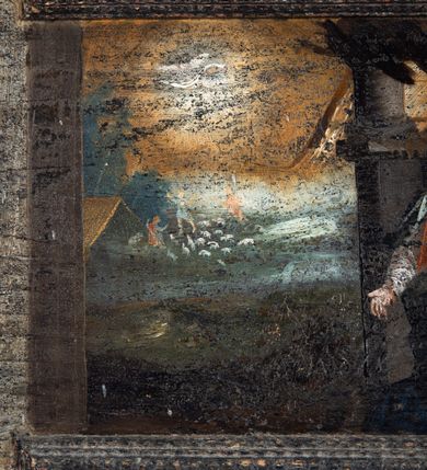 Zdjęcie nr 11: Prostokątny obraz umieszczony w predelli ołtarza, w płycinie w kształcie leżącego prostokąta z uszakami w narożach, ze sceną Bożego Narodzenia. Pośrodku żłobek z leżącym na białej tkaninie Dzieciątkiem Jezus. Po lewej stronie przyklękająca Matka Boska w ujęciu trzy czwarte, z opuszczonymi w dół, rozłożonymi rękami. Po prawej stronie żłobka stojący wykroku, ujęty w trzech czwartych św. Józef. Za żłobkiem widoczny wół i osioł, powyżej ich głów płonąca świeca. Postaci znajdują się w szopce. Po prawej stronie szopki postaci trzech króli/trzech pasterzy. Po lewej stronie szopki, w głębi, w partii pejzażu stanowiącego tło sceny, grupka pasterzy pasących trzodę, w górze postać anioła wśród obłoków. Po bokach obrazu para pól z motywami czerwonych kartuszy herbowych pośrodku; po prawej stronie godło krakowskich kanoników regularnych (?) oraz data: 1661. W polu po lewej stronie nieczytelny napis. Kolorystyka utrzymana w tonacji ciepłej, z przewagą brązów, ugrów, czerwieni, bieli, szarości barw.