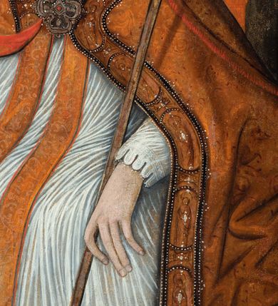 Zdjęcie nr 9: Nastawa ołtarzowa architektoniczna, jednoosiowa, jednokondygnacyjna z wydzieloną predellą i zwieńczeniem. Mensa drewniana. Kondygnacja ujęta parą kolumn o kompozytowych kapitelach podtrzymujących architraw i fryz oraz gzyms, nad polem środkowym formę wyłamane ku górze trójbocznie, występujące w osi podpór. W polu środkowym nisza w formie stojącego prostokąta ujętego prostą ramą; wewnątrz obraz Św. Grzegorz. W polu, ponad obrazem, główka aniołka ze skrzydłami.  W zwieńczeniu Oko Opatrzności w glorii promienistej, flankowane odcinkami przerwanego przyczółka oraz rzeźby Św. Piotr i Św. Andrzej umieszczone w osi podpór. Nastawa ujęta uszami utworzonymi z motywów stylizowanej małżowiny. Cokoły kolumn i predella dekorowane płycinami. Nisza w polu środkowym ujęta ornamentem roślinnym. u spodu fragmenty gzymsu dekorowane ornamentem roślinno-geometrycznym.Struktura polichromowana na czarno, profile srebrzone, motywy ornamentalne złocone. Na odwrocie portatylu napis: ANNO DNI 1761. DIE 7 …. IN ECCLESIA CATHEDRALI HOC ALTARE PORTATILE [CONSECR]ATUM EST AB ILUSTRISSIMO REVENDERISSIMO DOMINO TOMAE ZIENGO EPISCOPO' AREOPOLITANO ET SUFRAGANO RIE ALBAE RUSSIAE CUSTODIE PRAELATIAE CATHEDRALI VILNENSI SECRETARIO MAGNE DUCATI LITHUANIAE CUI IMPOSITAE SUNT RELIQUIAE SANCTORUM EUTYCHII ANDFUANDI ET ALIIS MILIUM MARTYRUM ET QUORAM FIDEN … ET SIGILLO MUNIO.…. Pieczęć z herbem własnym Poniżej herb Zadzika i napis: ANTONIUS ZAUDZI CRAC CAPIT. VOTTO … HOC ALTARE PORTATILE ANNO 1761 CONSECRATUM ANNO 1847 SEPTEMBRIS 16 ILUSTRISSIMO REVENDERISSIMO DOMINO CASEMIRO DMOCHOWSKI EPISCOPO MITTER… SUFFR. CURANIENSE … EQUITE RECTIS ET INVENTIS INTROIS? SACER …FERIBUS RELIQUII SIGILLO EIUSDEM ILUSTRISSIMI EPISCOPI MUNITUM TESOR EGO JACOBUS CAROLEWICZ VICAR. ECCLEIAE CATHEDRALI VILNENSIS ORDINARIUS SANCTI STANISLAI TERIUM CLASSIQUES MPR' [MANU PROPRIAE]