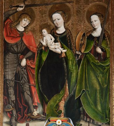 Zdjęcie nr 2: Obraz środkowy w kształcie stojącego prostokąta z przedstawieniem Matki Boskiej z Dzieciątkiem oraz św. Michała Archanioła i św. Katarzyny Aleksandryjskiej, ukazanych całopostaciowo, frontalnie, w typie Sacra Conversatione. Skrzydła dwustronnie malowane, dwustrefowe. Na awersach – skrzydło lewe: św. Jan Ewangelista, św. Stanisław; skrzydło prawe: św. Jan Chrzciciel, św. Mikołaj. Na rewersach – skrzydło lewe: Chrystus w Ogrojcu, Ecce Homo; skrzydło prawe: Biczowanie, Upadek pod krzyżem. W zwieńczeniu Ukrzyżowanie.