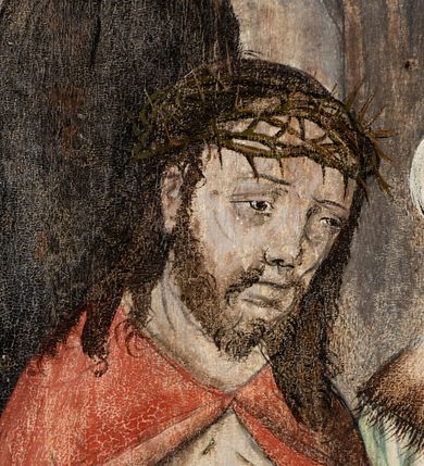 Zdjęcie nr 65: Obraz środkowy w kształcie stojącego prostokąta z przedstawieniem Matki Boskiej z Dzieciątkiem oraz św. Michała Archanioła i św. Katarzyny Aleksandryjskiej, ukazanych całopostaciowo, frontalnie, w typie Sacra Conversatione. Skrzydła dwustronnie malowane, dwustrefowe. Na awersach – skrzydło lewe: św. Jan Ewangelista, św. Stanisław; skrzydło prawe: św. Jan Chrzciciel, św. Mikołaj. Na rewersach – skrzydło lewe: Chrystus w Ogrojcu, Ecce Homo; skrzydło prawe: Biczowanie, Upadek pod krzyżem. W zwieńczeniu Ukrzyżowanie.