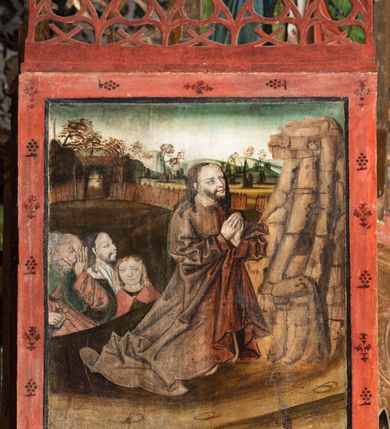 Zdjęcie nr 47: Obraz środkowy w kształcie stojącego prostokąta z przedstawieniem Matki Boskiej z Dzieciątkiem oraz św. Michała Archanioła i św. Katarzyny Aleksandryjskiej, ukazanych całopostaciowo, frontalnie, w typie Sacra Conversatione. Skrzydła dwustronnie malowane, dwustrefowe. Na awersach – skrzydło lewe: św. Jan Ewangelista, św. Stanisław; skrzydło prawe: św. Jan Chrzciciel, św. Mikołaj. Na rewersach – skrzydło lewe: Chrystus w Ogrojcu, Ecce Homo; skrzydło prawe: Biczowanie, Upadek pod krzyżem. W zwieńczeniu Ukrzyżowanie.