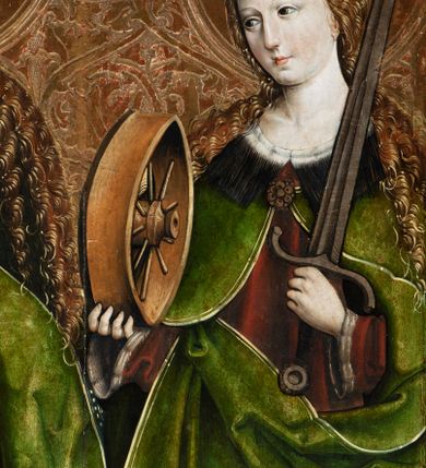 Zdjęcie nr 54: Obraz środkowy w kształcie stojącego prostokąta z przedstawieniem Matki Boskiej z Dzieciątkiem oraz św. Michała Archanioła i św. Katarzyny Aleksandryjskiej, ukazanych całopostaciowo, frontalnie, w typie Sacra Conversatione. Skrzydła dwustronnie malowane, dwustrefowe. Na awersach – skrzydło lewe: św. Jan Ewangelista, św. Stanisław; skrzydło prawe: św. Jan Chrzciciel, św. Mikołaj. Na rewersach – skrzydło lewe: Chrystus w Ogrojcu, Ecce Homo; skrzydło prawe: Biczowanie, Upadek pod krzyżem. W zwieńczeniu Ukrzyżowanie.