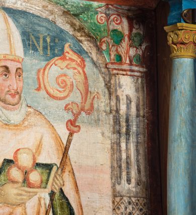 Zdjęcie nr 83: Obraz środkowy w kształcie stojącego prostokąta z przedstawieniem Matki Boskiej z Dzieciątkiem oraz św. Michała Archanioła i św. Katarzyny Aleksandryjskiej, ukazanych całopostaciowo, frontalnie, w typie Sacra Conversatione. Skrzydła dwustronnie malowane, dwustrefowe. Na awersach – skrzydło lewe: św. Jan Ewangelista, św. Stanisław; skrzydło prawe: św. Jan Chrzciciel, św. Mikołaj. Na rewersach – skrzydło lewe: Chrystus w Ogrojcu, Ecce Homo; skrzydło prawe: Biczowanie, Upadek pod krzyżem. W zwieńczeniu Ukrzyżowanie.