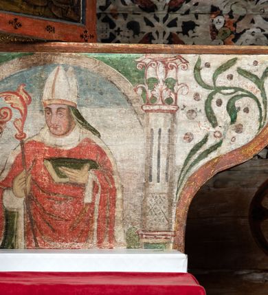 Zdjęcie nr 90: Obraz środkowy w kształcie stojącego prostokąta z przedstawieniem Matki Boskiej z Dzieciątkiem oraz św. Michała Archanioła i św. Katarzyny Aleksandryjskiej, ukazanych całopostaciowo, frontalnie, w typie Sacra Conversatione. Skrzydła dwustronnie malowane, dwustrefowe. Na awersach – skrzydło lewe: św. Jan Ewangelista, św. Stanisław; skrzydło prawe: św. Jan Chrzciciel, św. Mikołaj. Na rewersach – skrzydło lewe: Chrystus w Ogrojcu, Ecce Homo; skrzydło prawe: Biczowanie, Upadek pod krzyżem. W zwieńczeniu Ukrzyżowanie.