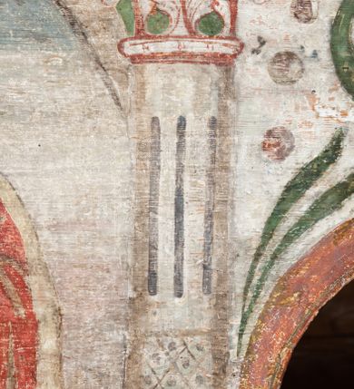 Zdjęcie nr 8: Obraz środkowy w kształcie stojącego prostokąta z przedstawieniem Matki Boskiej z Dzieciątkiem oraz św. Michała Archanioła i św. Katarzyny Aleksandryjskiej, ukazanych całopostaciowo, frontalnie, w typie Sacra Conversatione. Skrzydła dwustronnie malowane, dwustrefowe. Na awersach – skrzydło lewe: św. Jan Ewangelista, św. Stanisław; skrzydło prawe: św. Jan Chrzciciel, św. Mikołaj. Na rewersach – skrzydło lewe: Chrystus w Ogrojcu, Ecce Homo; skrzydło prawe: Biczowanie, Upadek pod krzyżem. W zwieńczeniu Ukrzyżowanie.