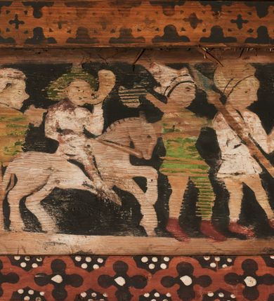 Zdjęcie nr 4: Polichromia pokrywa strop i ściany prezbiterium, strop, zaskrzynienia i ściany nawy oraz belkę tęczową, ambonę, ławkę kolatorską i parapet chóru muzycznego.  W dekoracji zastosowano 77 motywów zarówno figuralnych, jak i  heraldycznych, roślinnych, zwierzęcych, sakralnych, architektonicznych, tekstylnych, geometrycznych. Motywy tworzą oddzielne pasy dekoracyjne , dając wrażenie wzorzystych tkanin lub fryzów. Koloryt: jasna i ciemna czerwień, zielenie, błękity, brązy oraz żółcienie na białym lub czarnym podkładzie, czasem bezpośrednio na drewnie.  