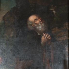 Zdjęcie nr 1: Obraz w kształcie stojącego prostokąta przedstawiający św. Idziego modlącego się przed krucyfiksem. Święty zwrócony trzy czwarte w prawo w pozycji klęczącej, ze złożonymi w geście modlitwy rękami, z delikatnie uniesioną do góry głową. Twarz o rysach starszego mężczyzny, z szerokim i haczykowatym nosem, wzrokiem skierowanym na krucyfiks, okolona bujną i siwą brodą oraz siwymi włosami. Święty ubrany jest w długą, ciemną szatę z czerwonym podbiciem, okrywającą całą sylwetkę. Przy prawym boku świętego siedzi łania, w oddali po lewej stronie widać niewielką postać w czerwonej tunice na koniu, a obok biegnącego psa. Krajobraz górski, wyrazisty z elementami bujnej roślinności. W prawym dolnym rogu obrazu widoczna jest sygnatura: „[...] J.[?] Kanty Danielski”. Rama drewniana profilowana i złocona, w narożach i na bocznych ramionach zdobiona pojedynczymi listkami stylizowanego akantu.