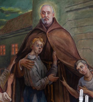 Zdjęcie nr 1: Obraz w kształcie leżącego prostokąta przedstawiający św. Brata Alberta z ubogimi. Święty przedstawiony jest na tle zabudowań ulic miasta, w otoczeniu trzech młodych chłopców. Ustawiony jest frontalnie, rękami obejmuje dzieci. Ubrany jest w brązowy habit albertyński, przewiązany sznurem oraz brązowy płaszcz, zarzucony na ramiona. Twarz okala siwa broda i wąsy. Włosy krótkie i siwe. Głowę otacza  świetlisty nimb. Chłopcy przytulają się do świętego, wyciągają do niego rece. Odziani są w potargane ubrania w odcieniach szarości i brudnego błękitu.  Na budynku po prawej stronie tabliczka z numerem domu i podpisem „UL(ICA) KRAKOWSKA / 47 / DZ(IELNICA) VIII KAZIMIERZ”. Kolorystyka przygaszona. Obraz otoczony bordiurą, złożoną z rzędu stylizowanych listków akantu.