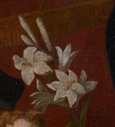 Zdjęcie nr 20: Obraz w kształcie stojącego prostokąta przedstawia klęczącego przed ołtarzem z obrazem Misericordia Domini św. Jana Kantego. Święty ukazany w trzech czwartych, z prawą ręką na piersi, a lewą opuszczoną ku dołowi i odchyloną do tyłu. Jego głowa jest ukazana z profilu, oczy zwrócone w kierunku obrazu. Nos jest podłużny, siwe włosy jedynie na tyle głowy, twarz okala krótka, kręcona, siwa broda. Święty ubrany jest w czarną togę z szerokimi rękawami, o czerwonych mankietach i brzegach, z białym, krótkim kołnierzem i białą załogę (pelerynkę). Na ołtarzu o wklęsłych bokach i czerwonym antepedium dzielonym brązową kratą z dwoma świecznikami i kanonem (fragmentami modlitw) w ozdobnej, złotej ramie znajduje się owalny obraz ze sceną Misericordia Domini – Matką Boską z rękami w geście modlitwy, stojącą przed Chrystusem w studni, nalewającym krew z przebitego boku do kielicha. Przed ołtarzem siedzą dwa putta, jedno obleczone na biodrach niebieską opaską, drugie zasłonięte trzymaną przez oba putta otwartą księgą, w dłoniach trzymają czarny biret i kwiat lilii. W prawym górnym rogu rozpostarta zasłona, za którą fragment wnętrza kościoła z arkadą i widoczną w głębi wnęką z figurą apostoła.     

