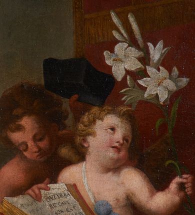 Zdjęcie nr 15: Obraz w kształcie stojącego prostokąta przedstawia klęczącego przed ołtarzem z obrazem Misericordia Domini św. Jana Kantego. Święty ukazany w trzech czwartych, z prawą ręką na piersi, a lewą opuszczoną ku dołowi i odchyloną do tyłu. Jego głowa jest ukazana z profilu, oczy zwrócone w kierunku obrazu. Nos jest podłużny, siwe włosy jedynie na tyle głowy, twarz okala krótka, kręcona, siwa broda. Święty ubrany jest w czarną togę z szerokimi rękawami, o czerwonych mankietach i brzegach, z białym, krótkim kołnierzem i białą załogę (pelerynkę). Na ołtarzu o wklęsłych bokach i czerwonym antepedium dzielonym brązową kratą z dwoma świecznikami i kanonem (fragmentami modlitw) w ozdobnej, złotej ramie znajduje się owalny obraz ze sceną Misericordia Domini – Matką Boską z rękami w geście modlitwy, stojącą przed Chrystusem w studni, nalewającym krew z przebitego boku do kielicha. Przed ołtarzem siedzą dwa putta, jedno obleczone na biodrach niebieską opaską, drugie zasłonięte trzymaną przez oba putta otwartą księgą, w dłoniach trzymają czarny biret i kwiat lilii. W prawym górnym rogu rozpostarta zasłona, za którą fragment wnętrza kościoła z arkadą i widoczną w głębi wnęką z figurą apostoła.     

