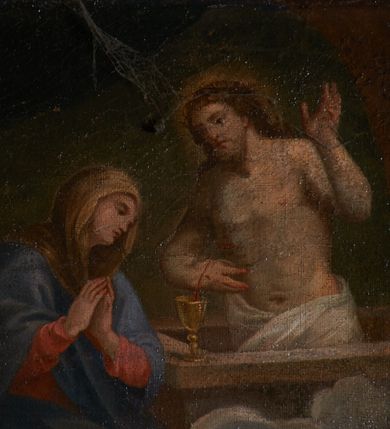 Zdjęcie nr 12: Obraz w kształcie stojącego prostokąta przedstawia klęczącego przed ołtarzem z obrazem Misericordia Domini św. Jana Kantego. Święty ukazany w trzech czwartych, z prawą ręką na piersi, a lewą opuszczoną ku dołowi i odchyloną do tyłu. Jego głowa jest ukazana z profilu, oczy zwrócone w kierunku obrazu. Nos jest podłużny, siwe włosy jedynie na tyle głowy, twarz okala krótka, kręcona, siwa broda. Święty ubrany jest w czarną togę z szerokimi rękawami, o czerwonych mankietach i brzegach, z białym, krótkim kołnierzem i białą załogę (pelerynkę). Na ołtarzu o wklęsłych bokach i czerwonym antepedium dzielonym brązową kratą z dwoma świecznikami i kanonem (fragmentami modlitw) w ozdobnej, złotej ramie znajduje się owalny obraz ze sceną Misericordia Domini – Matką Boską z rękami w geście modlitwy, stojącą przed Chrystusem w studni, nalewającym krew z przebitego boku do kielicha. Przed ołtarzem siedzą dwa putta, jedno obleczone na biodrach niebieską opaską, drugie zasłonięte trzymaną przez oba putta otwartą księgą, w dłoniach trzymają czarny biret i kwiat lilii. W prawym górnym rogu rozpostarta zasłona, za którą fragment wnętrza kościoła z arkadą i widoczną w głębi wnęką z figurą apostoła.     

