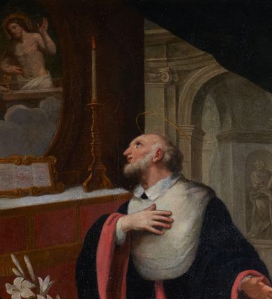 Zdjęcie nr 21: Obraz w kształcie stojącego prostokąta przedstawia klęczącego przed ołtarzem z obrazem Misericordia Domini św. Jana Kantego. Święty ukazany w trzech czwartych, z prawą ręką na piersi, a lewą opuszczoną ku dołowi i odchyloną do tyłu. Jego głowa jest ukazana z profilu, oczy zwrócone w kierunku obrazu. Nos jest podłużny, siwe włosy jedynie na tyle głowy, twarz okala krótka, kręcona, siwa broda. Święty ubrany jest w czarną togę z szerokimi rękawami, o czerwonych mankietach i brzegach, z białym, krótkim kołnierzem i białą załogę (pelerynkę). Na ołtarzu o wklęsłych bokach i czerwonym antepedium dzielonym brązową kratą z dwoma świecznikami i kanonem (fragmentami modlitw) w ozdobnej, złotej ramie znajduje się owalny obraz ze sceną Misericordia Domini – Matką Boską z rękami w geście modlitwy, stojącą przed Chrystusem w studni, nalewającym krew z przebitego boku do kielicha. Przed ołtarzem siedzą dwa putta, jedno obleczone na biodrach niebieską opaską, drugie zasłonięte trzymaną przez oba putta otwartą księgą, w dłoniach trzymają czarny biret i kwiat lilii. W prawym górnym rogu rozpostarta zasłona, za którą fragment wnętrza kościoła z arkadą i widoczną w głębi wnęką z figurą apostoła.     

