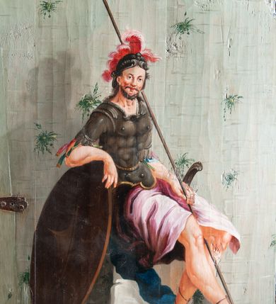 Zdjęcie nr 17: Oprawa grobu Pańskiego kulisowa, pięciopłaszczyznowa. Pierwszy plan tworzy iluzjonistyczna dekoracja, utworzona z bramy składającej się z dwóch filarów zwieńczonych wazonami z antabami oraz muru z krenelażem. Na tle muru ukazani dwaj rzymscy legioniści, po lewej stronie siedzący, po prawej stojący. W tle bogata roślinność egzotyczna z palmami. Na pozostałych planach namalowana roślinność leśna z egzotycznymi gatunkami palm. Na trzeciej parze kulis  przedstawieni dwaj rzymscy legioniści, lewy w pozycji stojącej, prawy leżącej, z głową wspartą na ręce. Wszystkie cztery płaszczyzny zamknięte łukami z namalowanym błękitnym niebem z gwiazdami, ujętym obłokami. 
Na ścianie zamykającej dekorację ukazano kamienny grób, po bokach którego siedzi i leży po trzech legionistów rzymskich z każdej strony. Nad nimi namalowane zalesione wzgórze Golgoty z trzema krzyżami, przed którymi stoi płaczący anioł. W tle widoczny jest pejzaż Jerozolimy, nad którym ukazano zaćmione słońce. W górnej części ściany ukazano niebo z nałożonym medalionem utworzonym z obłoków, z dwiema uskrzydlonymi główkami anielskimi, w glorii promienistej. 



