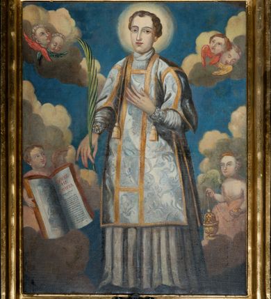 Zdjęcie nr 7: Ołtarz jednoosiowy, jednokondygnacyjny ze zwieńczeniem. Mensa marmurowa, antepedium z płyciną w kształcie leżącego prostokąta o ściętych ćwierćkoliście narożach oraz drewnianym i płaskorzeźbionym przedstawieniem Baranka Eucharystycznego leżącego na księdze, na obłoku, w glorii. Nastawa ujęta parą stojących na ukośnie dostawionych postumentach kolumn kompozytowych na tle zwielokrotnionych pilastrów, dźwigających pełne belkowanie z wydatnym gzymsem, wyłamane na osi podpór oraz przerwany półkolisty przyczółek. Belkowanie rozerwane owalnym polem z obrazem ukazującym św. Jana Nepomucena. Po zewnętrznej stronie podpór figury św. Anny i św. Joachima na wydatnych wspornikach. W polu środkowym profilowana rama w formie stojącego prostokąta z obrazem św. Wawrzyńca. Zwieńczenie w formie stojącego prostokąta, ujęte zdwojonymi pilastrami; zamknięte gzymsem przyjmującym kształt łuku w ośli grzbiet zakończonego stylizowaną palmetą. W polu profilowana rama w formie stojącego prostokąta o ściętych narożach z obrazem „Ofiarowanie Marii do świątyni”. Trzony pilastrów dekorowane kampanulami. Imposty dekorowane z trzech stron rozetami, fryz nad polem środkowym retabulum akantem. Kondygnacja ujęta uszami utworzonymi z suchego akantu z motywem słonecznika. Trzony pilastrów zwieńczenia dekorowane płycinami z kampanulami. Pole obrazowe flankowane liśćmi palmowymi, zwieńczone kamienną muszlą. Na gzymsie zwieńczenia umieszczono festony. Ornamentyka, profilowania i kapitele kolumn są złocone.