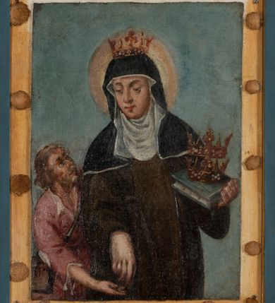 Zdjęcie nr 18: Ołtarz prostopadłościenny, drewniany. Mensa drewniana, antepedium dekorowane płyciną z okrągłym medalionem i równoramiennym krzyżem o trójlistnym zakończeniu ramion w glorii promienistej. Nastawa ołtarzowa architektoniczna, jednoosiowa, jednokondygnacyjna ze skrzydłami. Jest wsparta na predelli ujętej cokołami z główkami aniołków na tle muszli, z podwieszonymi pod ich szyjami chustami, zwieńczonej kostkowaniem. Nastawa flankowana korynckimi kolumnami, podtrzymującymi szerokie belkowanie. Trzony kolumn ujęte pierścieniem w jednej trzeciej wysokości, u dołu dekorowane ornamentem okuciowym z kaboszonem, u góry płaskorzeźbioną stylizowaną arabeską. W skrzydłach szerokie ramy wokół obrazów wypełnione ornamentem roślinnym, boczną krawędź zdobi pas cekinów. Architraw i fryz zdobiony ornamentem roślinnym; w partii fryzu trzy uskrzydlone główki anielskie. Gzyms u spodu dekorowany kostkowaniem i ornamentem sznurowym. Na gzymsie szczyt, utworzony z ornamentu okuciowego; na belkowaniu, na osiach podpór cokoły z figurami aniołów. Struktura w całości złocona. W polu środkowym św. Anna Samotrzeć, w predelli scena ukazująca „Pokłon pasterzy”, a na skrzydłach przedstawienia św. Antoniego, św. Barbary (lewe skrzydło), św. Franciszka i św. Jana Kantego (prawe skrzydło); na awersie św. Jana Ewangelisty i św. Elżbiety Węgierskiej (lewe skrzydło) oraz św. Barbary i niezidentyfikowanego świętego (prawe skrzydło). 
