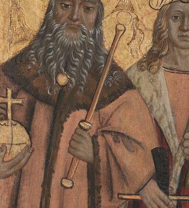 Zdjęcie nr 16: Prawe skrzydło tryptyku w kształcie stojącego prostokąta, podzielone w poziomie na dwie kwatery. Na awersie w dolnej kwaterze przedstawienie trzech królów, prawdopodobnie św. Stefana, św. Emeryka i św. Władysława. W górnej kwaterze św. Wacław oraz św. Florian. Obaj ubrani w pełne zbroje oraz płaszcze, w dłoniach trzymają chorągwie. Na rewersie w dolnej kwaterze umieszczona jest scena Ukrzyżowania z Matką Boską oraz św. Janem Ewangelistą. W górnej kwaterze scena Biczowania. Na awersie rama profilowana, ozdobiona dekoracją imitującą skręcony sznur, od zewnątrz malowana na czerwono. Na rewersie rama prosta, srebrzona.


