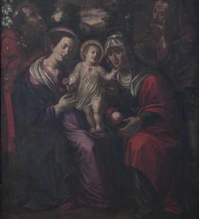 Zdjęcie nr 1: Obraz w kształcie stojącego prostokąta w profilowanej, złoconej ramie, dekorowanej ornamentem rocaille&#039;owym. Na obrazie zostały ukazane w pozycji siedzącej: po prawej św. Anna na zielonym tronie, a po lewej Matka Boska na tronie czerwonym, obie zwrócone ku sobie. Pośrodku kompozycji znajduje się Dzieciątko Jezus stojące na kolanach matki. Z tyłu, po bokach obrazu, ukazani w postawie stojącej: po lewej św. Józef, a po prawej św. Joachim. Święta Anna delikatnie pochylona w stronę Dzieciątka, lewą ręką przytrzymuje leżącą na kolanach misę z owocami, prawą ujmuje Dzieciątko. Twarz szczupła o starczych rysach, podkreślonych cieniami oczach i długim nosie; dłonie masywne. Ubrana w zieloną suknię przepasaną w talii oraz czerwony płaszcz zarzucony na plecy i kolana; na głowie ma biały welon, a nad nią okrągły nimb z gwiazdą w polu. Po lewej stronie Maria również delikatnie pochylona w stronę Dzieciątka, obiema rękami je podtrzymuje. Twarz pełna, o wyraźnych rysach, dużych oczach, długim nosie, drobnych ustach, z zaznaczonym wyraźnie podbródkiem; włosy brązowe, upięte z tyłu głowy, wokół której świetlisty nimb. Ubrana w fioletową suknię oraz przerzucony przez ramiona i spływający na plecy niebieski płaszcz ze złoconą lamówką oraz biały welon założony na ramiona. Dzieciątko ukazane frontalnie, z lewą nóżką delikatnie uniesioną, lewą ręką ujmuje podbródek św. Anny, prawą wręcza Marii różę, głowę zwraca w lewo. Twarz okrągła, o delikatnych rysach, włosy krótkie i kędzierzawe, wokół głowy promienisty nimb. Ubrane jest w białą i krótką sukienkę z czerwoną kokardką u szyi. Święty Józef zwrócony w lewo, pochylony do przodu, z głową uniesioną do góry, w dłoniach trzyma lilię. Twarz podłużna, z długim i wąskim nosem, okolona krótką brodą; włosy krótkie, brązowe, z zakolami. Ubrany jest w czerwone szaty. Święty Joachim zwrócony jest delikatnie w prawo, z lewą ręką podtrzymującą głowę w geście zadumy. Twarz  o rysach podobnych do św. Józefa. Ubrany jest w brunatne szaty. W górnej części kompozycji znajduje się gołębica Ducha Świętego z rozpostartymi szeroko skrzydłami. W tle krajobraz z drzewami, górami i pochmurnym niebem. Kolorystyka ciemnobrunatna o intensywnych kolorach szat.