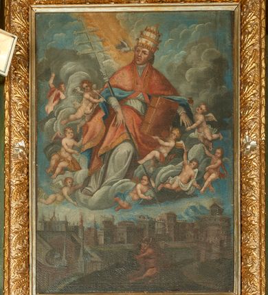 Zdjęcie nr 9: Ambona wisząca, przyścienna. Kosz na planie ośmioboku, na ściankach arkady z malowanymi przedstawieniami św. Walentego, św. Wincentego, św. Jana Nepomucena i bł. Jana Kanonika. Ścianki wydzielone kolumnami kompozytowymi na cokole, dźwigającymi pełne belkowanie wyłamane na ich osi. Parapet w formie silnie wystającego, profilowanego gzymsu. Z prawej strony dostawione jednobiegowe schody z barierką zwieńczoną profilowanym gzymsem. Zaplecek wysoki, ujęty pilastrami dźwiganymi przez konsolki dekorowane liściem; w polu obraz św. Grzegorza Wielkiego. Baldachim na planie trójliścia z lambrekinem z ornamentu roślinnego; utworzony z czterech pałąków dekorowanych akantem, podtrzymujących cokół dla figury św. Michała Archanioła. Figura zwrócona frontalnie, z prawą nogą opartą na fragmencie skały. W lewej ręce trzyma włócznię, w prawej miecz. Ubrany w zbroję, z szeroko rozłożonymi skrzydłami. Na podniebieniu gołębica Ducha Świętego na tle glorii promienistej. Ambona marmoryzowana w tonacji zielono-niebieskiej ze złoconymi detalami i ornamentami.
św. Jana Kantego, św. Jana Nepomucena, św. Walentego i św. Wincentego

św. grzegorz unoszący się nad rzymem