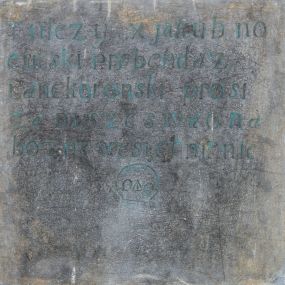 Zdjęcie nr 1: Tablica w kształcie prostokąta zbliżonego do kwadratu z inskrypcją w języku polskim: Tu lezy X. Jakub no/cinski prebendarz / lanckoroński prosi / za DVSZĘ SWĄ / o nabożne westchnienie. Poniżej wyryta uproszczona czaszka ludzka.
