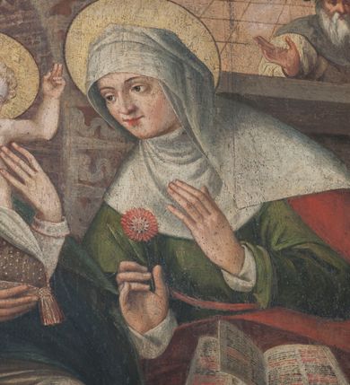 Zdjęcie nr 7: Obraz w kształcie stojącego prostokąta. Przedstawia scenę we wnętrzu. Po lewej stronie siedząca Matka Boska, zwrócona w trzech czwartych w prawo, obiema rękami podtrzymuje siedzące na poduszce Dzieciątko. Twarz owalna, młodzieńcza, o wyrazistych rysach, dużych oczach i prostym nosie. Włosy długie, jasne, opadają na plecy. Maria ubrana w białą suknię zdobioną przy dekolcie oraz okrywający jej postać obszerny, niebieski płaszcz. Na głowie ma koronę zamkniętą; wokół niej nimb. Wokół Marii mandorla o falistych i prostych promieniach. Dzieciątko ukazane frontalnie, z głową skierowaną w lewo, prawą ręką podtrzymuje na kolanie jabłko królewskie, lewa dłoń wzniesiona, z palcami ułożonymi w geście błogosławieństwa. Twarz pełna, o pucołowatych policzkach, jasnych, krótkich włosach. Biodra przepasane białą szarfą. W prawej części obrazu siedząca św. Anna zwrócona w trzech czwartych w lewo i pochylona w stronę Marii. W prawej ręce trzyma czerwony kwiat, lewą delikatnie unosi. Twarz okrągła o wyraźnych rysach. Ubrana w zieloną suknię i czerwony płaszcz opadający na kolana, na głowie podwika i biały welon. U dołu kompozycji dwie grupy niewielkich postaci. W lewym dolnym narożu klęczący papież z uniesionymi do góry rękoma oraz dostojnicy kościelni i zakonnicy w białych kapturach; w prawym dolnym narożu klęczący król z uniesionymi w górę rękoma, przed którym leży miecz oraz książęta i dwór królewski. W prawym górnym narożu obrazu ukazane okno, przy którym stoją św. Józef i Zachariasz. W oddali scena ofiarowania Marii do świątyni, z dziewczęcą postacią Marii wstępującej po stopniach w stronę kapłana. Kolorystyka ciepła, o intensywnych plamach barwnych.