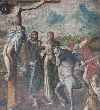 Zdjęcie nr 7: Obraz w kształcie leżącego prostokąta, w profilowanej, malowanej i złoconej ramie. Na tle rozległego, górzystego krajobrazu, pośrodku kompozycji przedstawienia ukrzyżowanego, zmarłego Chrystusa w silnym zwisie ciała i głową opuszczoną na prawy bark. Po prawej stronie Ukrzyżowanego stoją ukazani w całej postaci: św. Stanisław z Piotrowinem, św. Michał Archanioł i św. Piotr z księgą; po lewej stronie: św. Szymon Apostoł z piłą, św. Jan Ewangelista z kielichem oraz siedzący na koniu św. Marcin z żebrakiem. W lewym dolnym narożu obrazu klęczy starsza kobieta ze złożonymi do modlitwy dłońmi, w ciemnym stroju oraz w czepcu z podwiką na głowie.